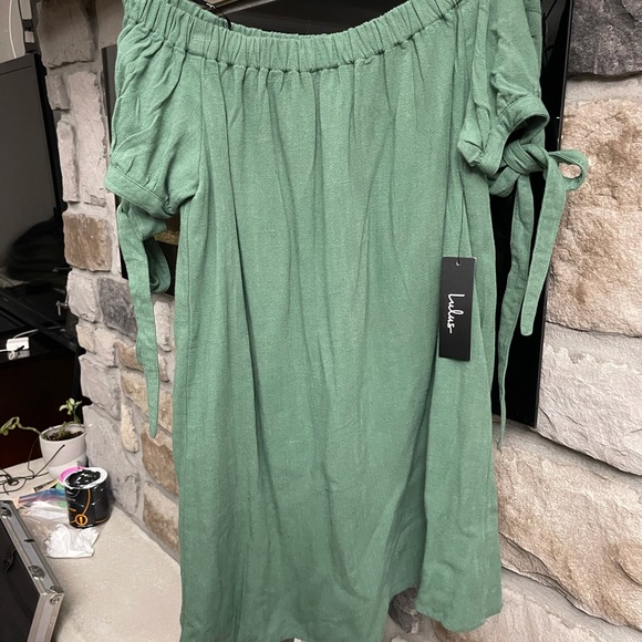 Off the shoulder dress by Lulu - Picture 1 of 2